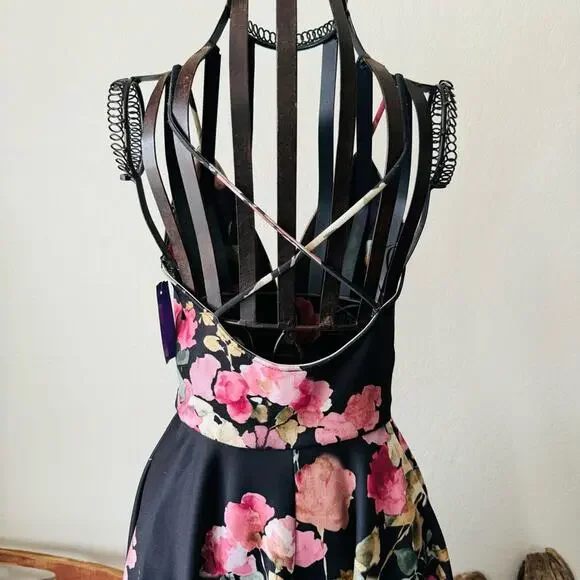 💜 Windsor | Black floral racerback spaghetti strap v neck dress - Picture 2 of 4
